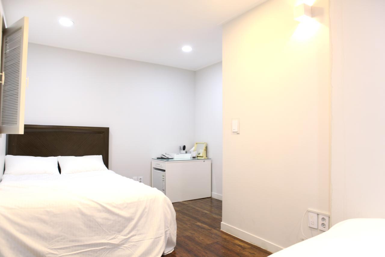 Charm Hotel Seoul Exterior photo